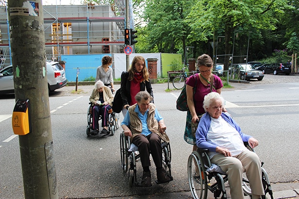 tatkräftig-Freiwillige unternehmen einen Ausflug mit Senioren