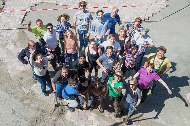 Internationale Studierende tauschen Pflastersteine aus und sorgen für „Tratsch im Hof” im Haus Huckfeld