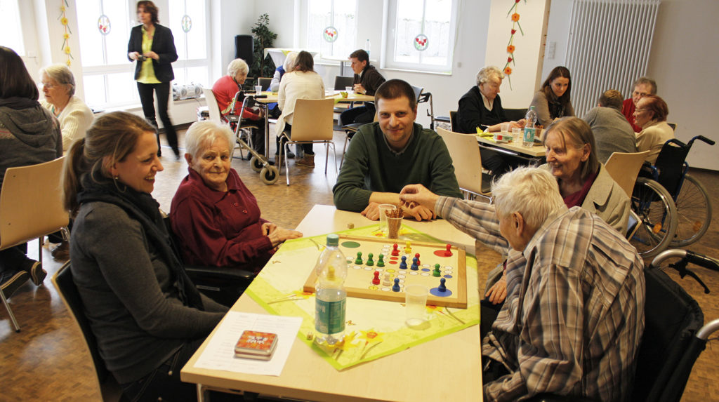 Spielenachmittag im Seniorenheim TABEA